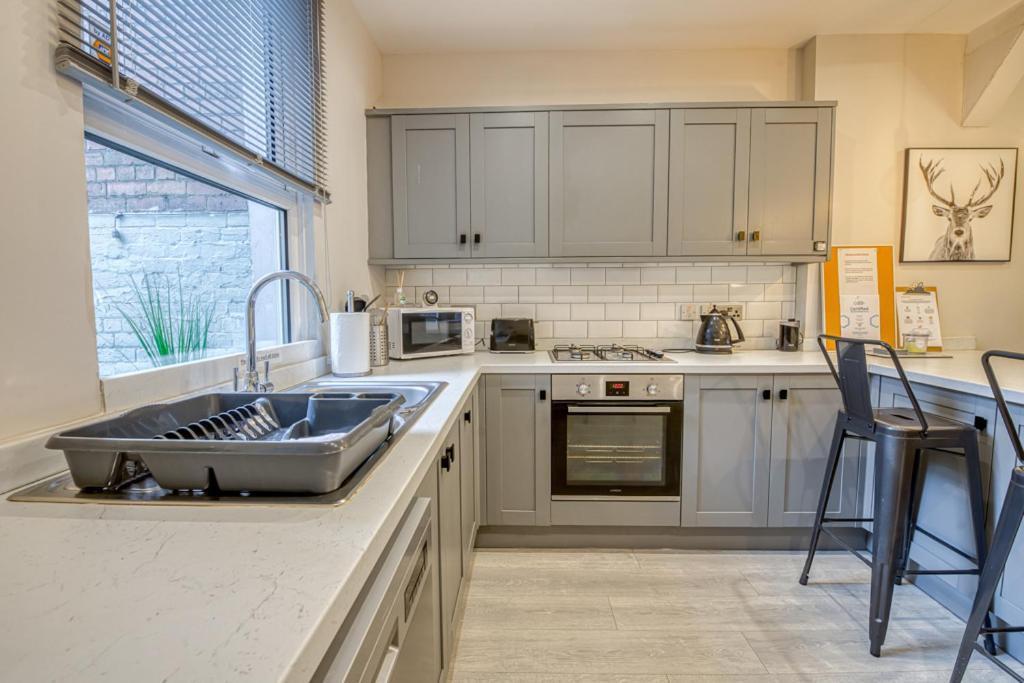 Charming City Home, Beside The Serene Ormeau Park Belfast Exteriör bild